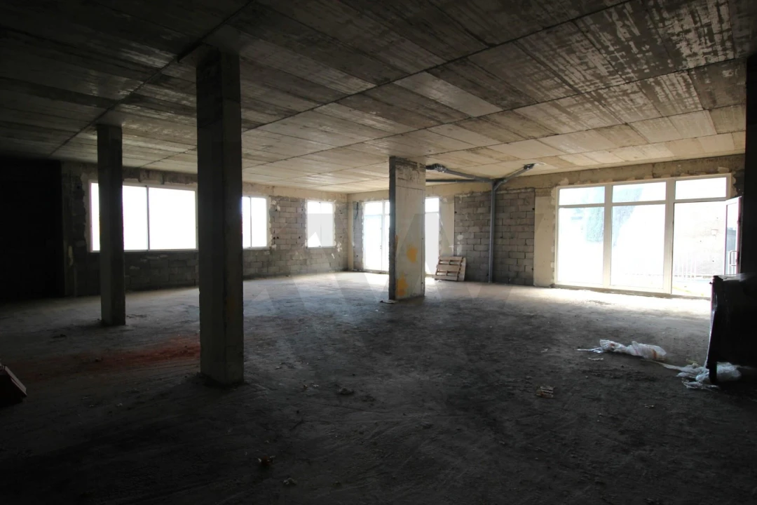 Loja para Venda em Caniço Foto 17