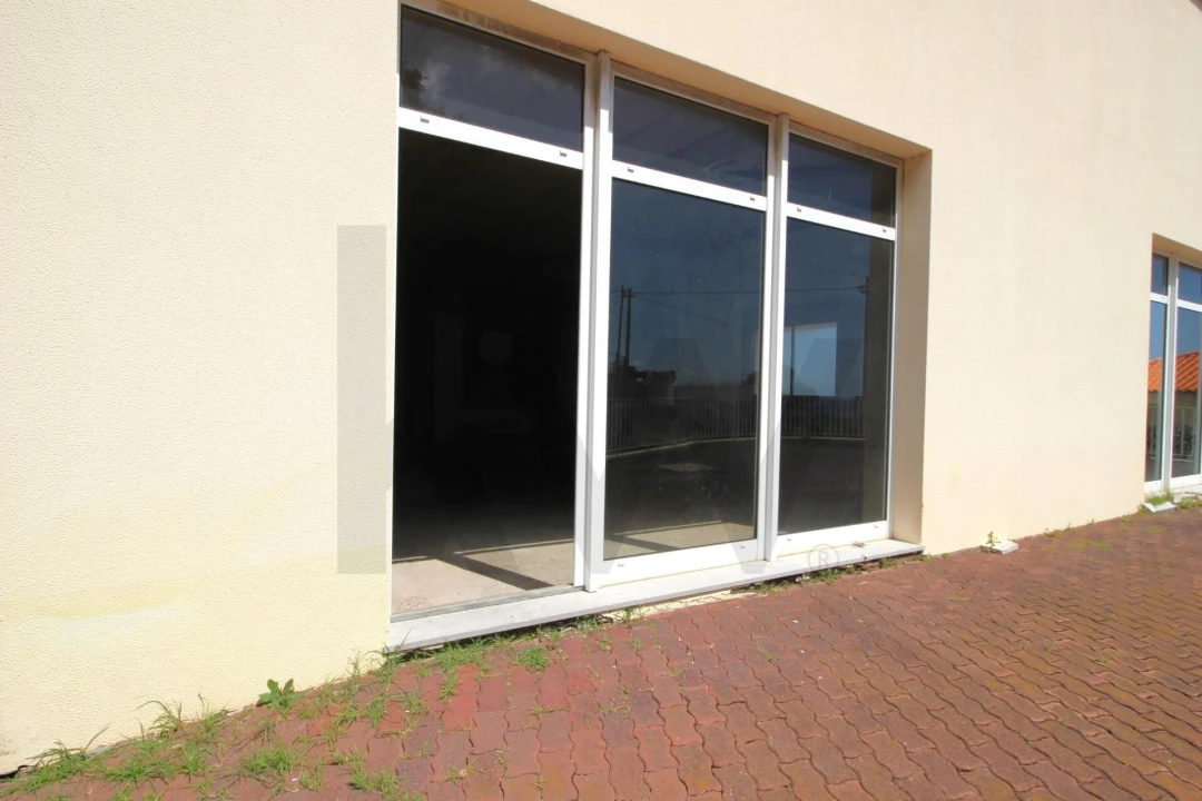 Loja para Venda em Caniço Foto 13