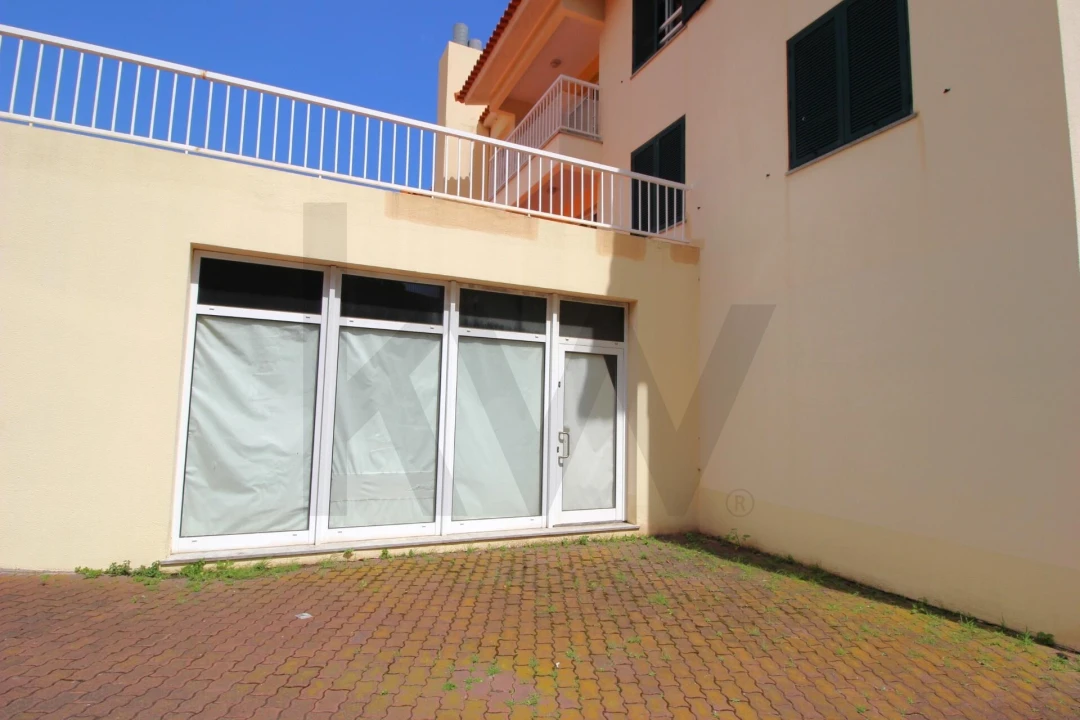 Loja para Venda em Caniço Foto 23