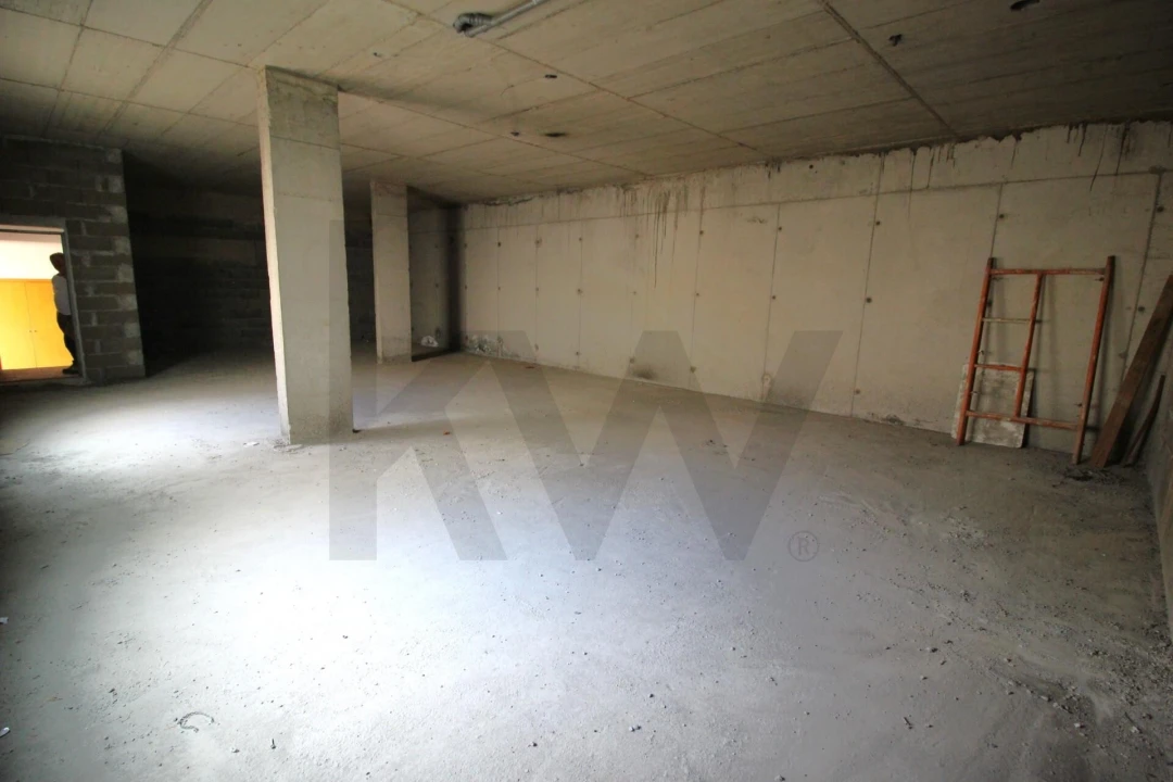 Loja para Venda em Caniço Foto 49