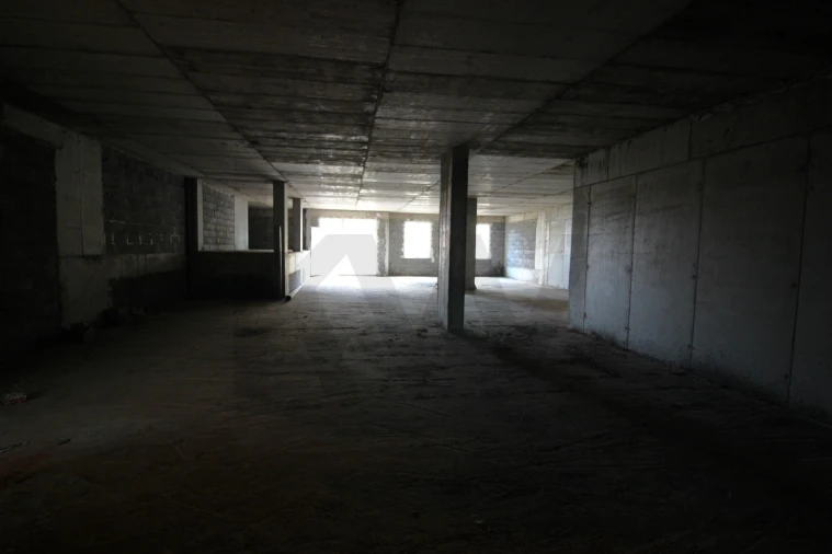 Loja para Venda em Caniço Foto 37