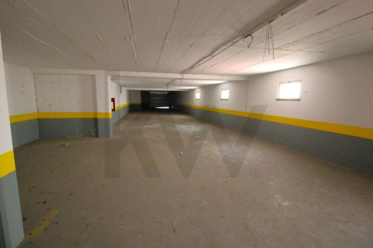 Loja para Venda em Caniço Foto 61