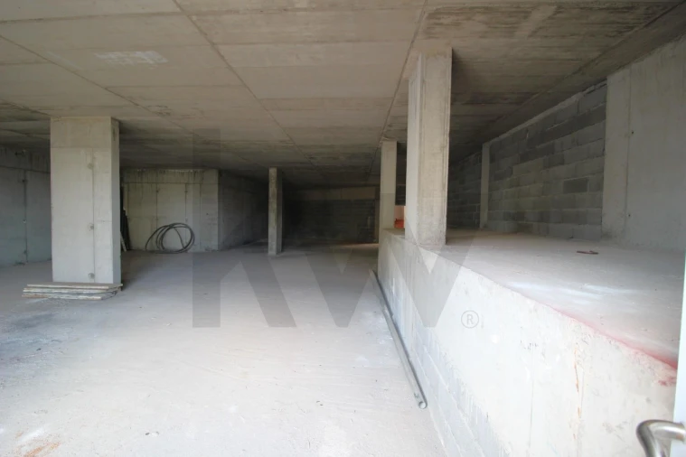 Loja para Venda em Caniço Foto 31