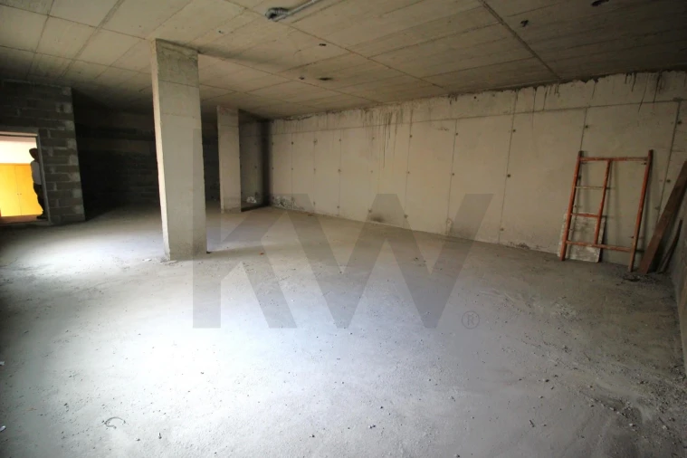 Loja para Venda em Caniço Foto 49