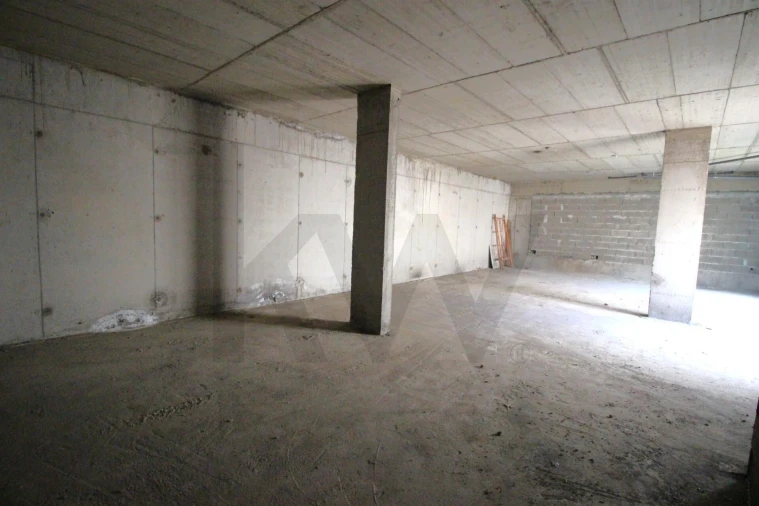 Loja para Venda em Caniço Foto 43