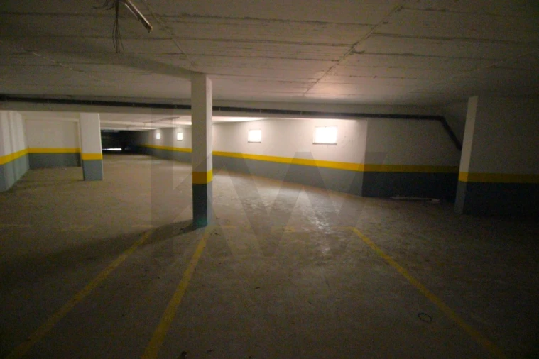 Loja para Venda em Caniço Foto 57