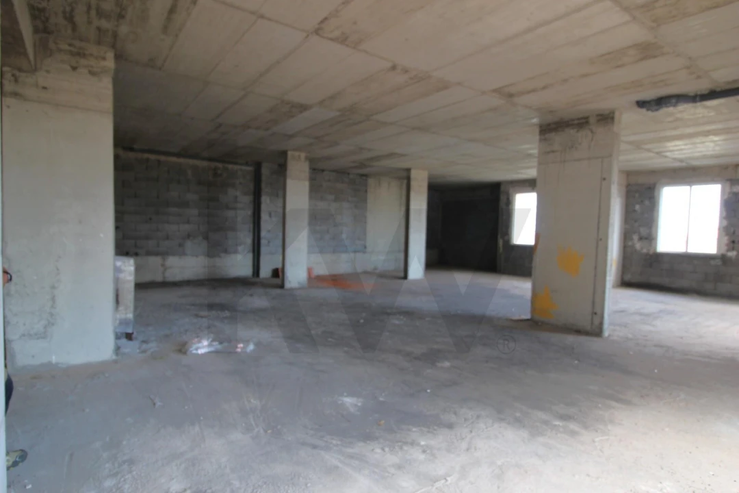 Loja para Venda em Caniço Foto 15