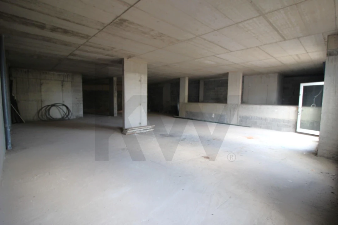 Loja para Venda em Caniço Foto 33