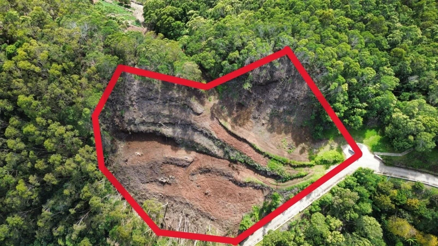 Terreno para Venda em Caniçal Foto 10