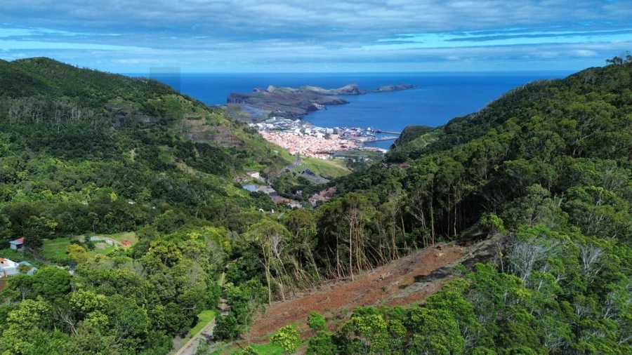 Terreno para Venda em Caniçal Foto 2