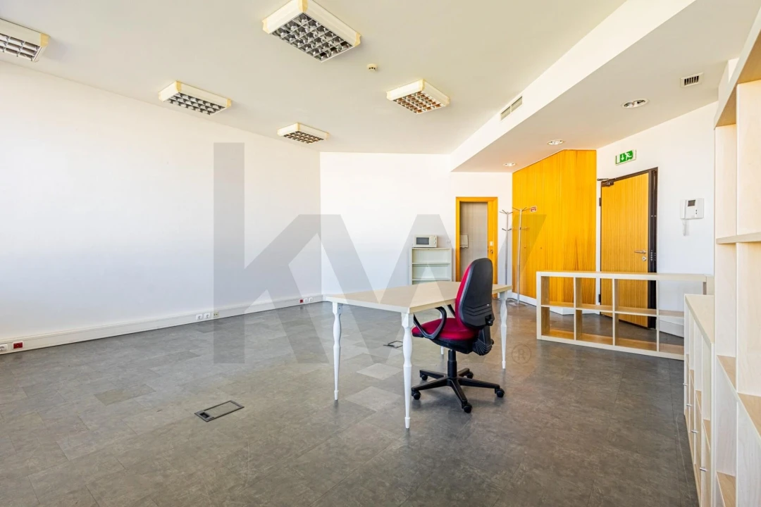 Escritório para Venda em Romeira e Várzea Foto 15