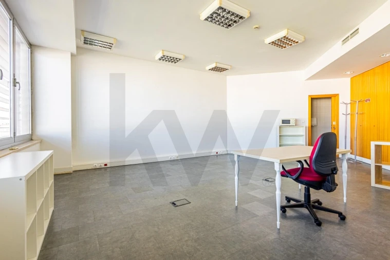 Escritório para Venda em Romeira e Várzea Foto 16