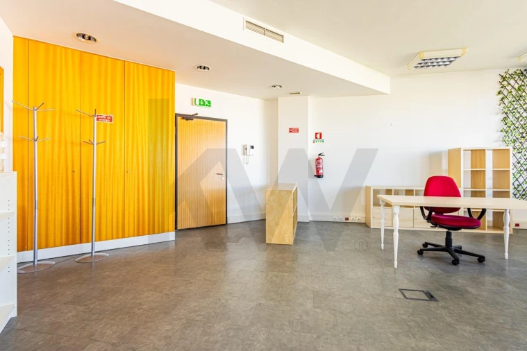 Escritório para Venda em Romeira e Várzea Foto 13