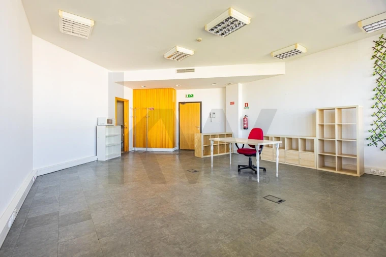 Escritório para Venda em Romeira e Várzea Foto 17