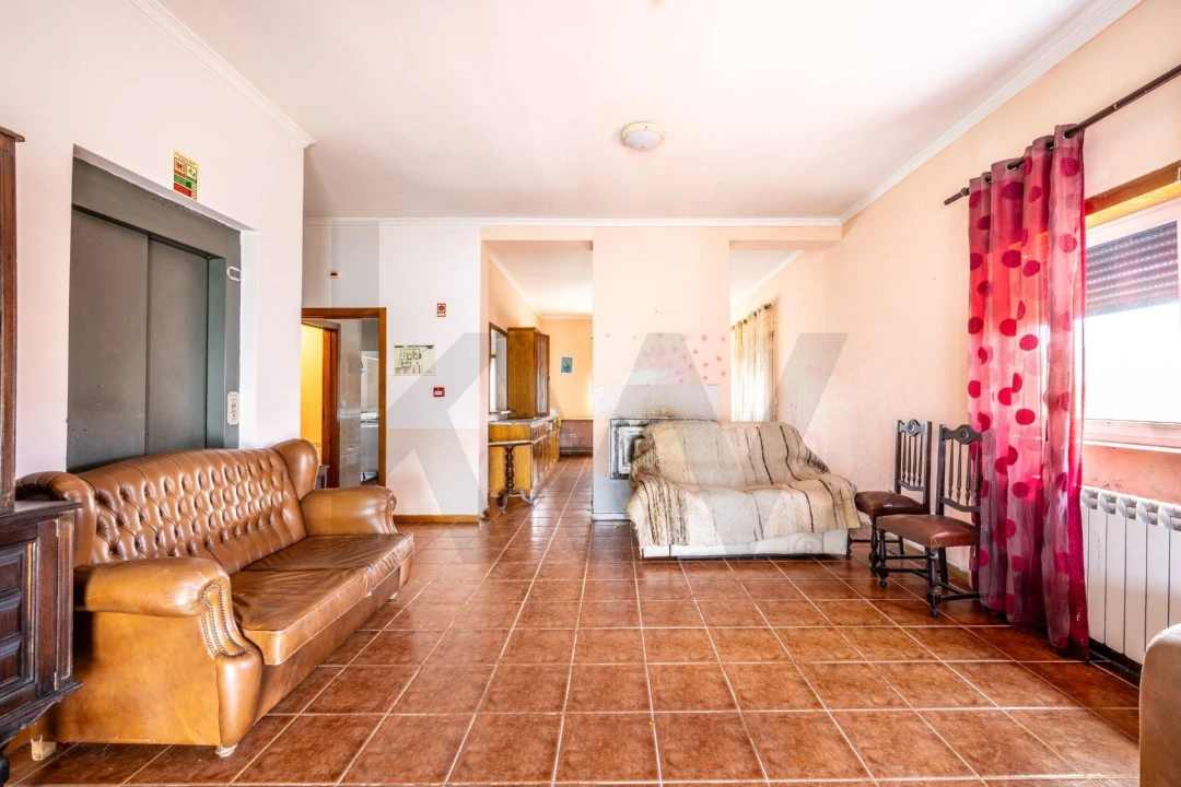 Moradia T5 para Venda em Rebordãos Foto 4