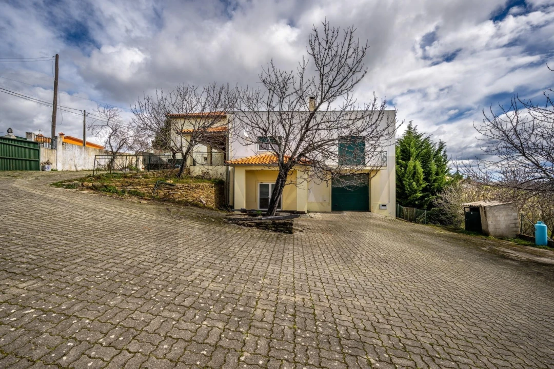 Moradia T5 para Venda em Rebordãos Foto 7