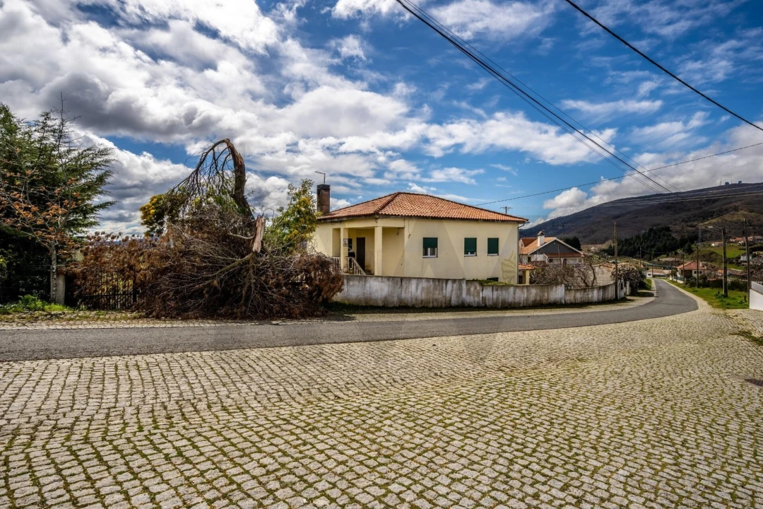 Moradia T5 para Venda em Rebordãos Foto 38