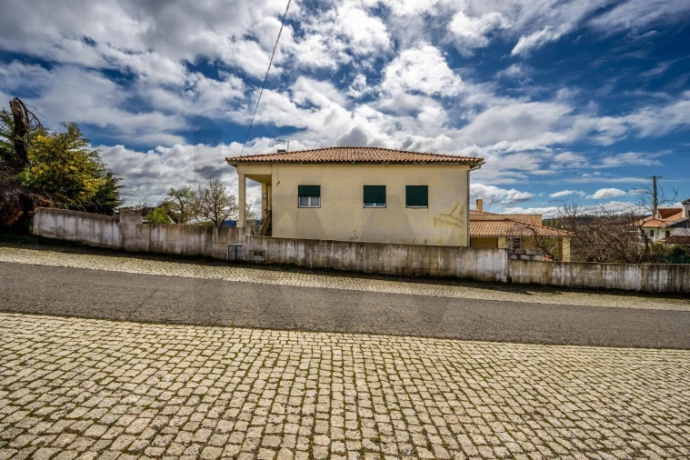 Moradia T5 para Venda em Rebordãos Foto 39