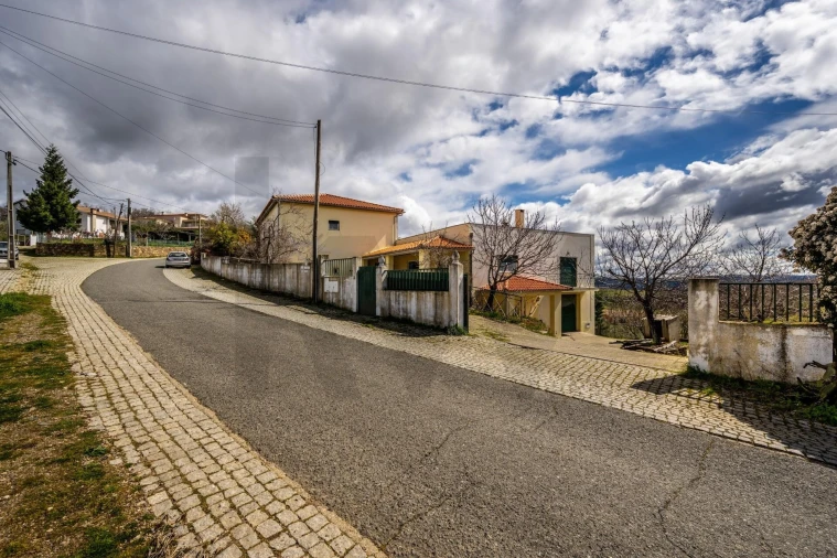 Moradia T5 para Venda em Rebordãos Foto 37