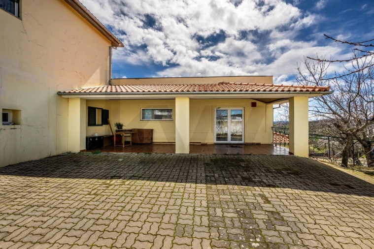 Moradia T5 para Venda em Rebordãos Foto 11