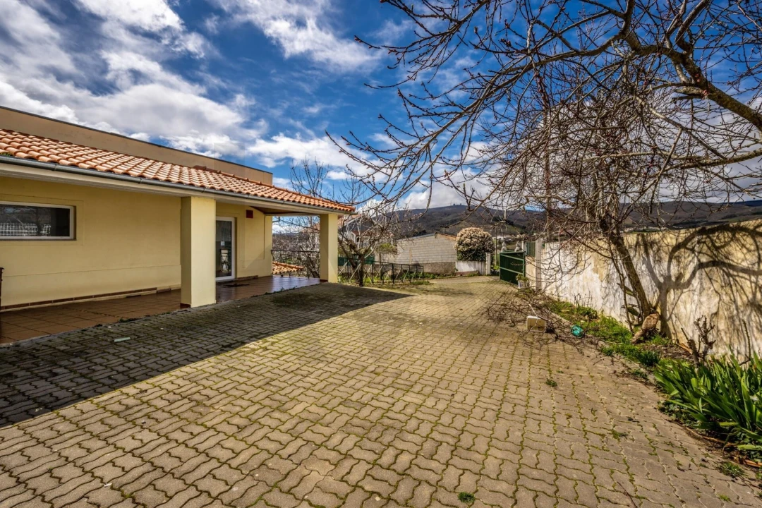 Moradia T5 para Venda em Rebordãos Foto 36