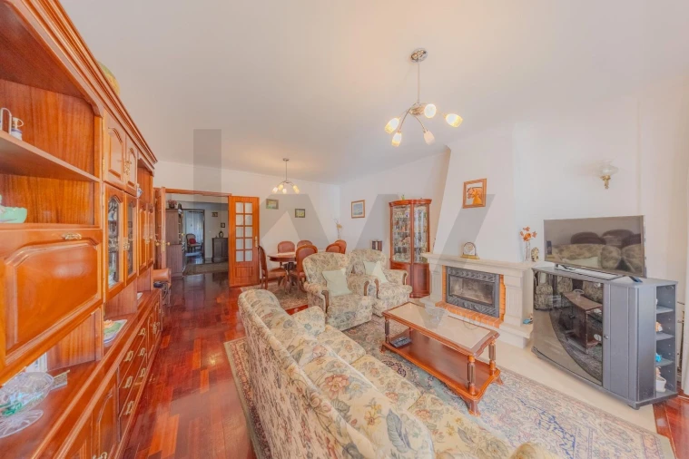 Apartamento T3 para Venda em Porto Salvo Foto 16