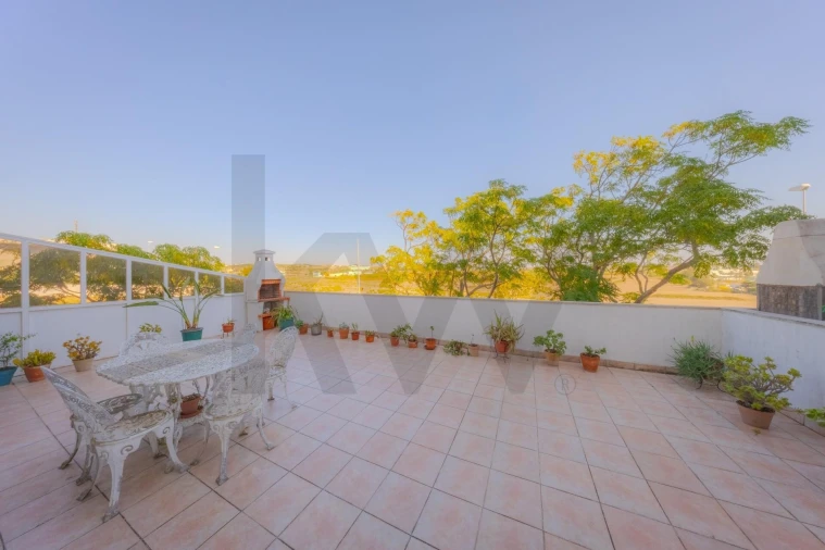 Apartamento T3 para Venda em Porto Salvo Foto 42