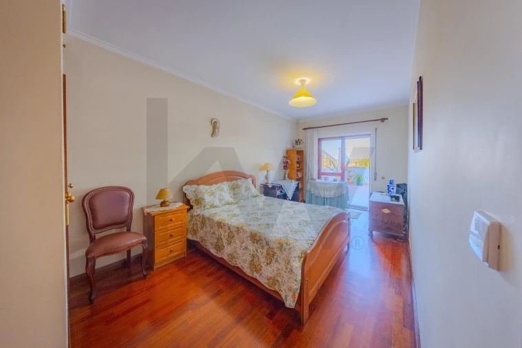 Apartamento T3 para Venda em Porto Salvo Foto 38