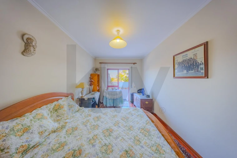Apartamento T3 para Venda em Porto Salvo Foto 37