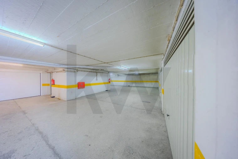 Apartamento T3 para Venda em Porto Salvo Foto 44