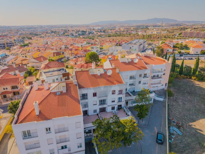 Apartamento T3 para Venda em Porto Salvo Foto 8