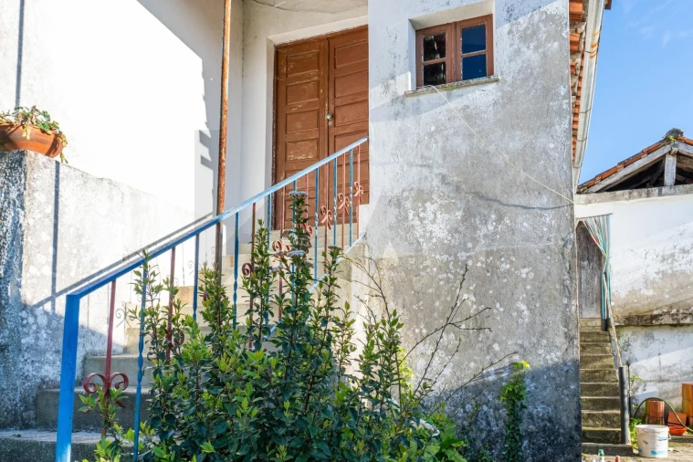 Moradia T3 para Venda em Pico de Regalados, Gondiães e Mós Foto 1