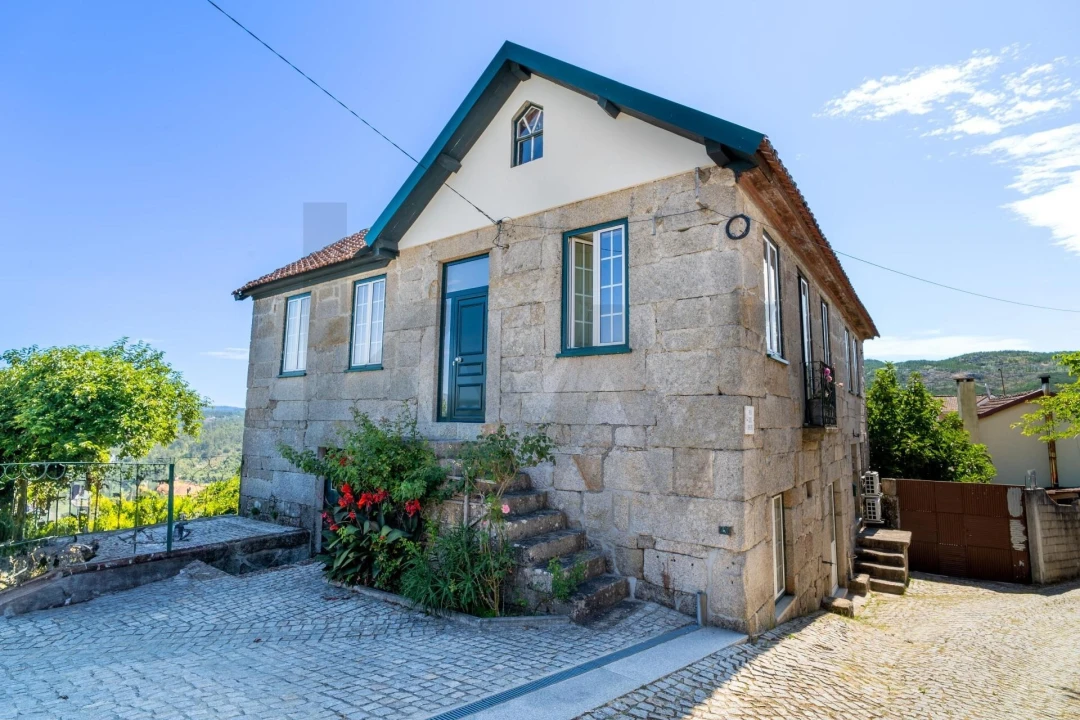 Moradia T4 para Venda em Fataunços e Figueiredo das Donas Foto 2