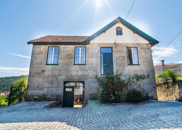 Moradia T4 para Venda em Fataunços e Figueiredo das Donas Foto 1