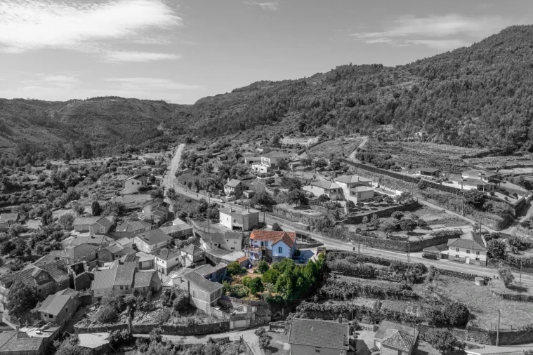 Moradia T4 para Venda em Fataunços e Figueiredo das Donas Foto 6