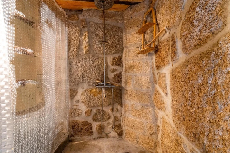 Moradia T4 para Venda em Fataunços e Figueiredo das Donas Foto 48