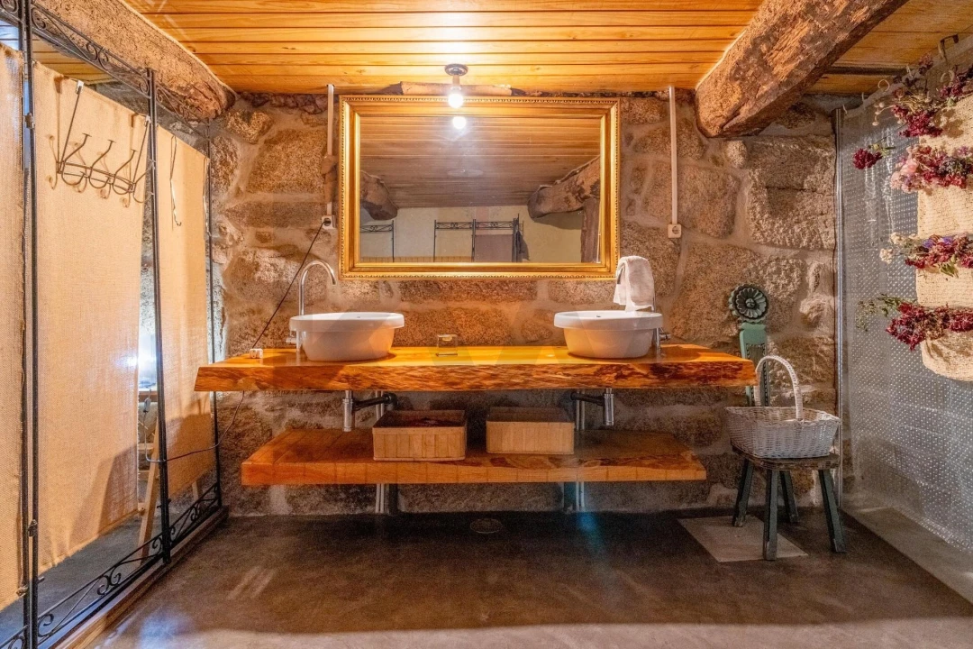 Moradia T4 para Venda em Fataunços e Figueiredo das Donas Foto 46