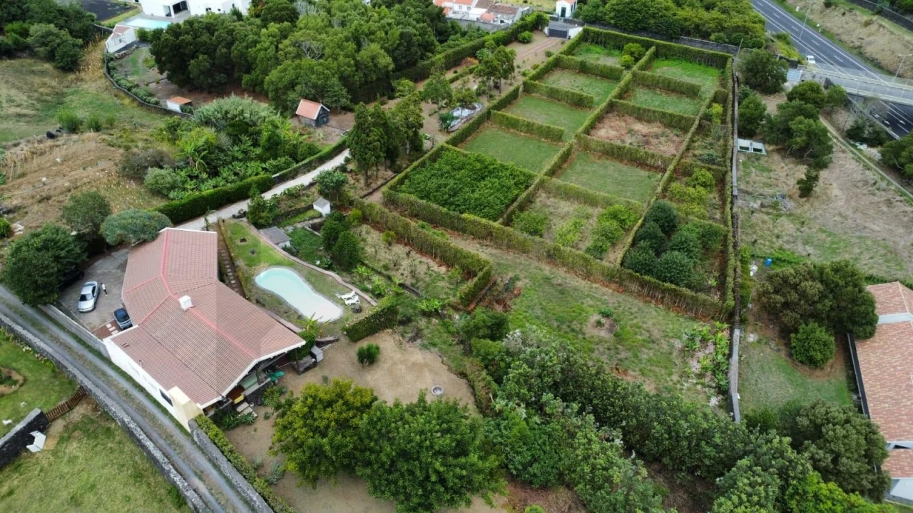 Quinta T4 para Venda em Rosto do Cão (Livramento) Foto 53