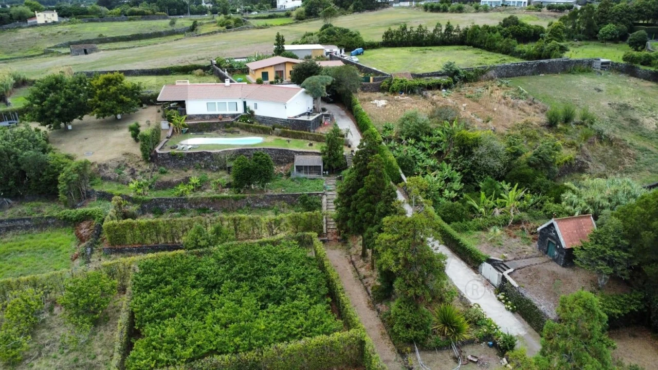 Quinta T4 para Venda em Rosto do Cão (Livramento) Foto 34