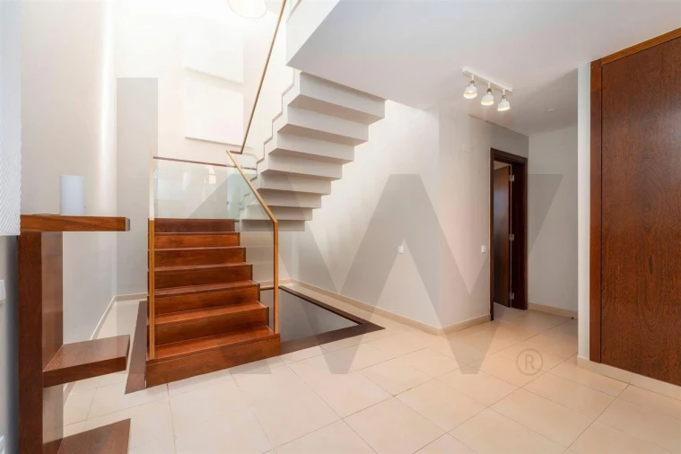 Moradia T3 para Venda em Guia Foto 30