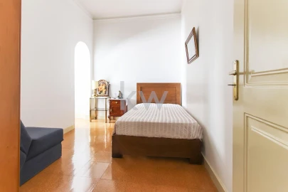 Apartamento T5 para Venda em Campolide