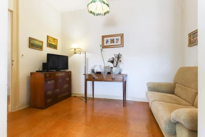 Apartamento T5 para Venda em Campolide