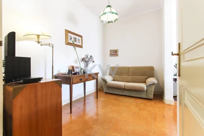 Apartamento T5 para Venda em Campolide