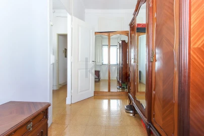 Apartamento T5 para Venda em Campolide