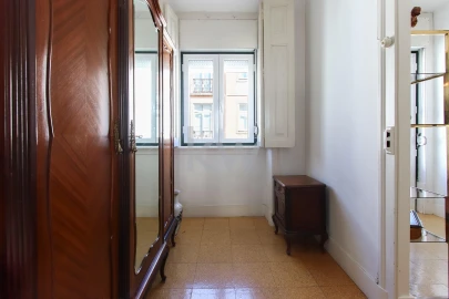 Apartamento T5 para Venda em Campolide