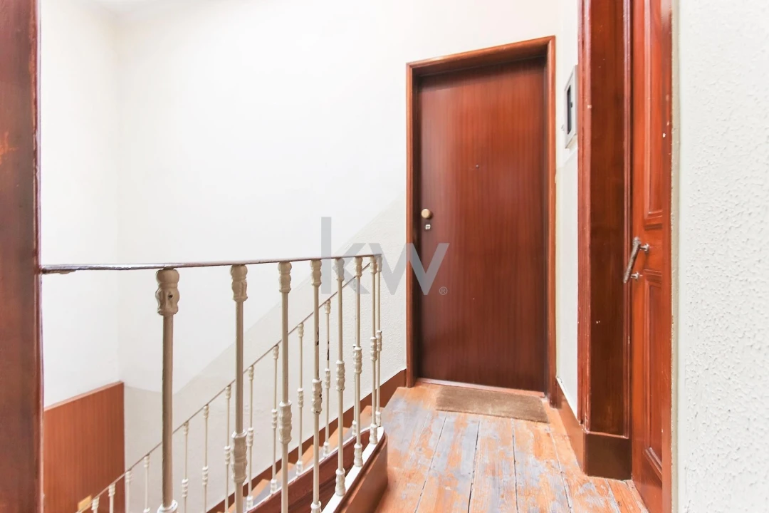 Apartamento T5 para Venda em Campolide Foto 24