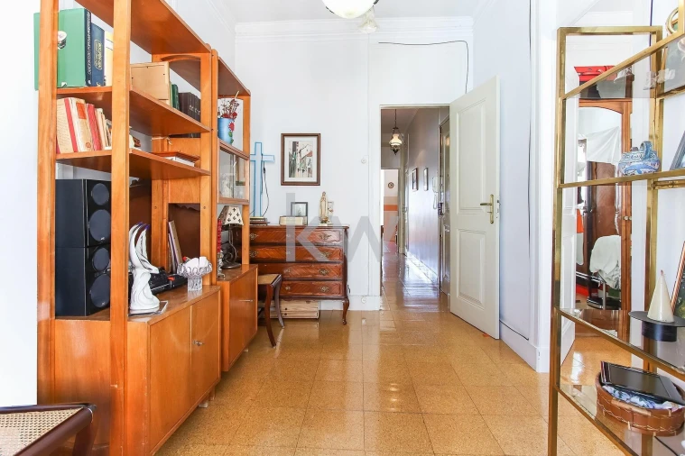 Apartamento T5 para Venda em Campolide Foto 6