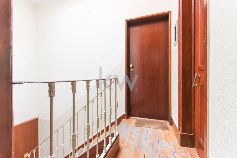Apartamento T5 para Venda em Campolide Foto 24