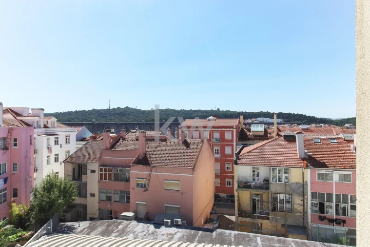 Apartamento T5 para Venda em Campolide Foto 18