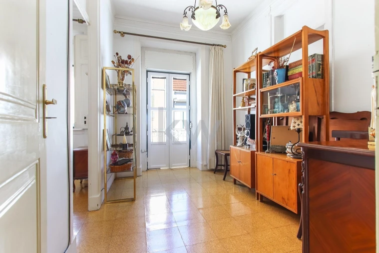 Apartamento T5 para Venda em Campolide Foto 3